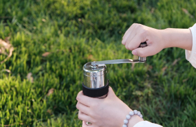 Mirror-Finish Stainless Steel Manual Coffee Grinder (Size M)