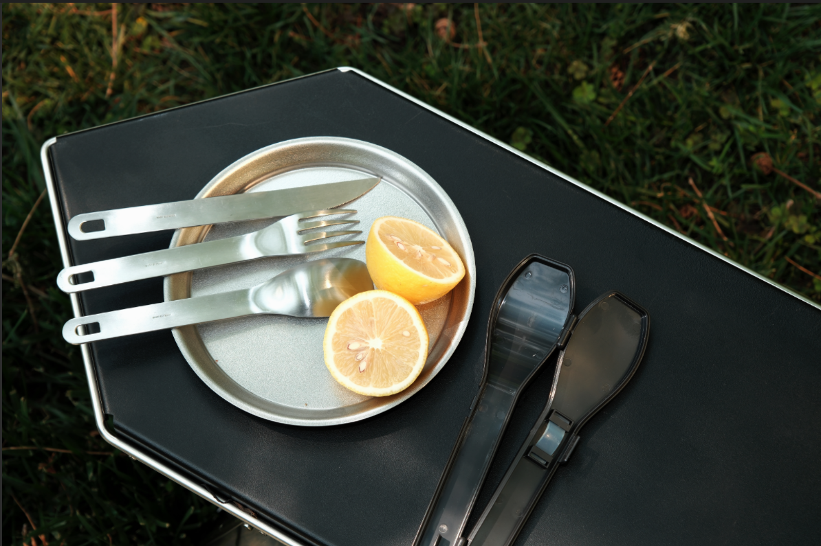 Knife, fork and spoon set (including storage box)